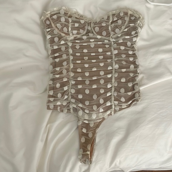 MAJORELLE Tops - Majorelle wyn body suit in white